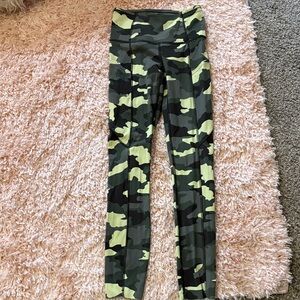 Fast and free high rise tight 25” size 0 pockets